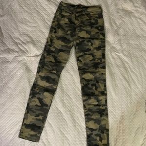Camo skinny pants